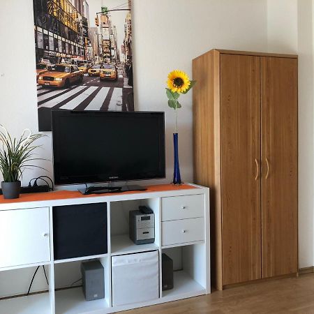 2 Zimmer Wohnung Mit Balkon - Naehe Messe ฮาร์ ภายนอก รูปภาพ